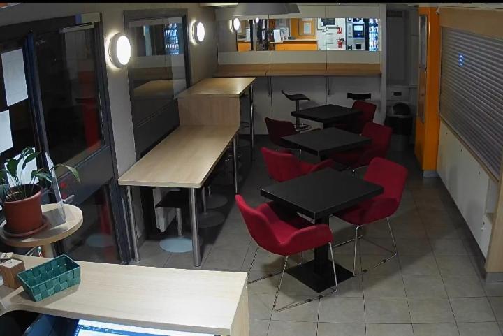 Enzo Hotel 1Er Prix Coudes Exteriér fotografie